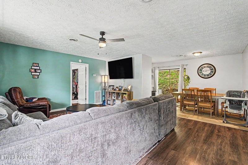 524 Pine Mountain Rd, Pigeon Forge, TN 37863
