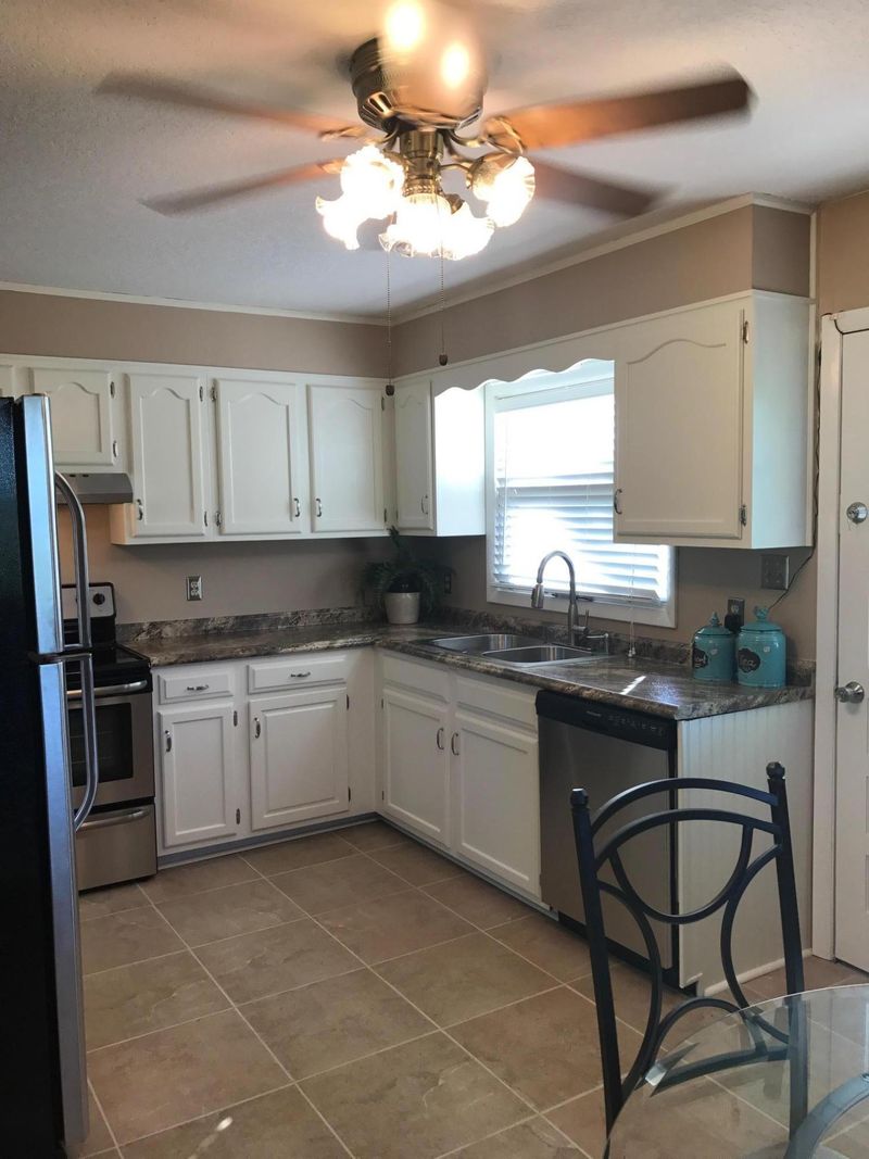 524 Raccoon Valley Rd, Powell, TN 37849