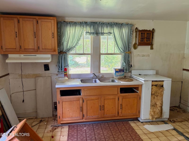 524 Rocky Springs Rd, Madisonville, TN 37354