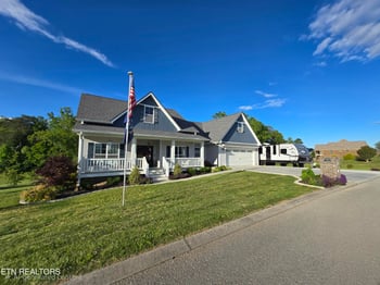 524 Shields Crossing Dr, Bean Station, TN 37708