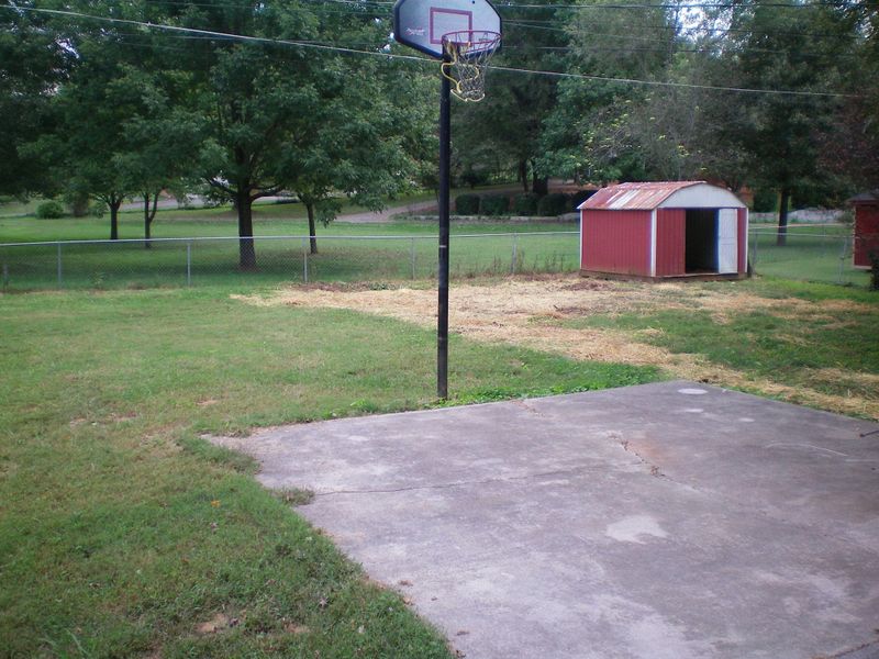 524 Sunview Dr, Athens, TN 37303