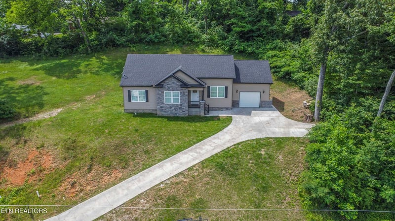 524 Westbury Dr, Clinton, TN 37716