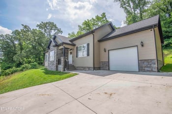 524 Westbury Dr, Clinton, TN 37716