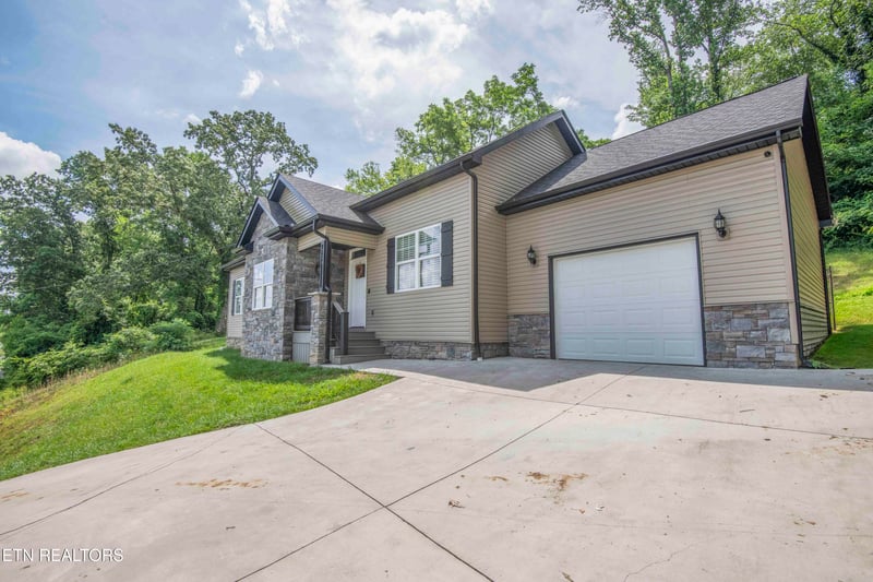 524 Westbury Dr, Clinton, TN 37716