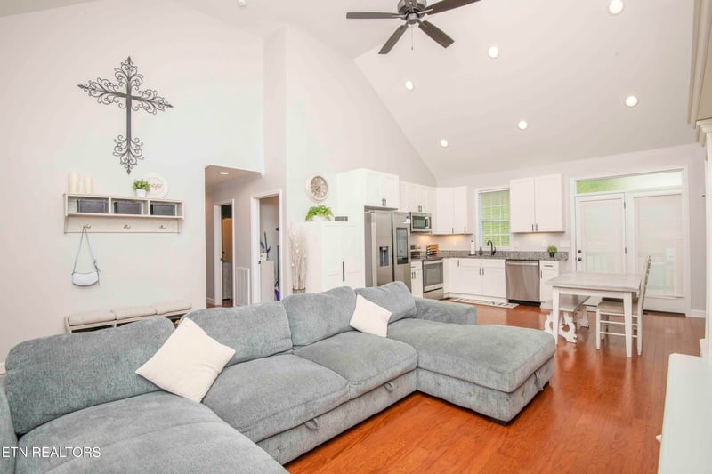 524 Westbury Dr, Clinton, TN 37716