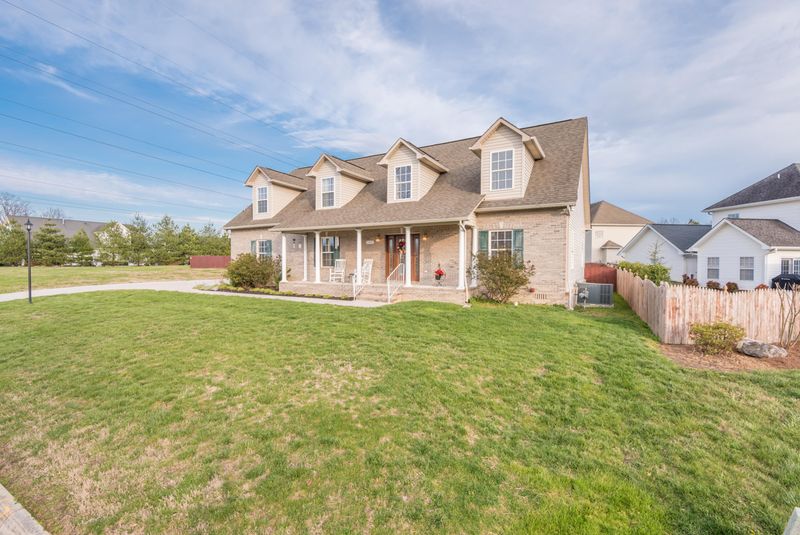 5242 Tropicana Dr, Knoxville, TN 37918