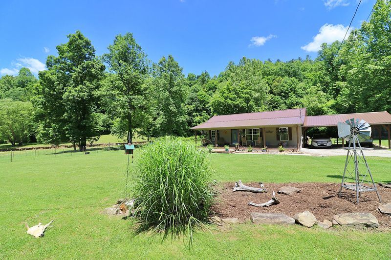 525 Bird Holler Rd, Oneida, TN 37841
