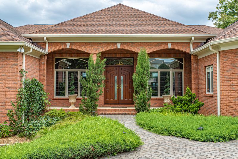 525 Conkinnon Dr, Lenoir City, TN 37772