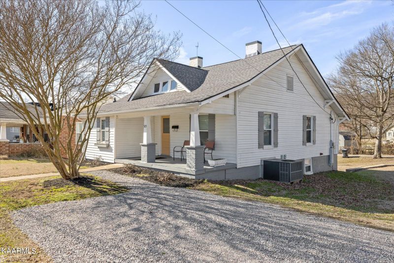 525 E Morelia Ave, Knoxville, TN 37917