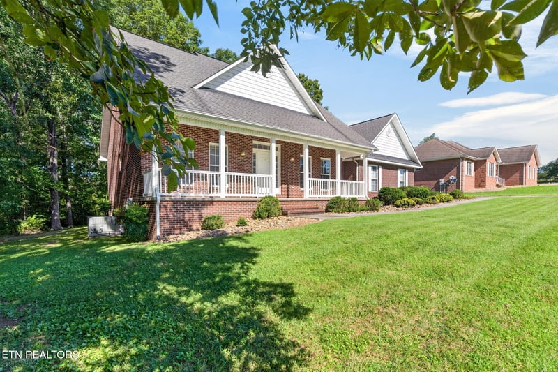525 Kings Row, Crossville, TN 38571