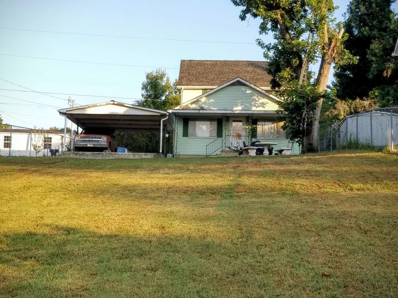 525 Sewanee St, Harriman, TN 37748