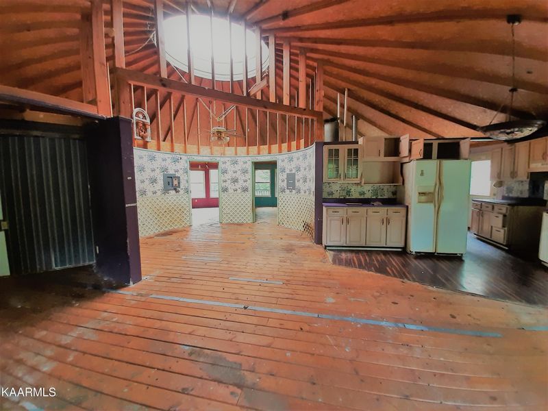 525 Sourdough Hollow Rd, Kodak, TN 37764