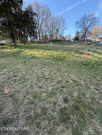 525 W 2nd Ave, Lenoir City, TN 37771