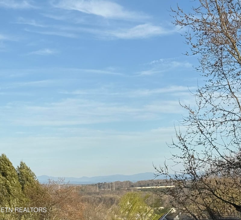 525 W 2nd Ave, Lenoir City, TN 37771