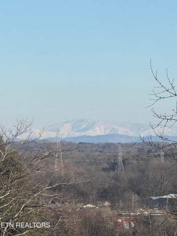 525 W 2nd Ave, Lenoir City, TN 37771