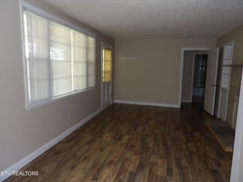 525 Woodlawn Rd, Crossville, TN 38555