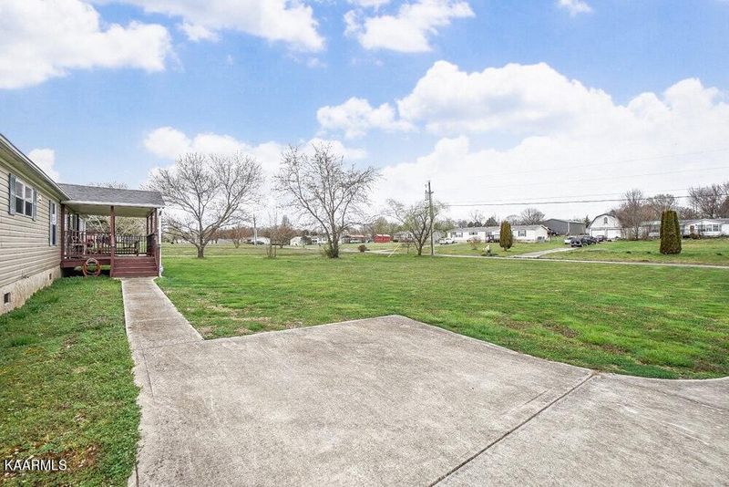 5250 Morganton Blvd, Greenback, TN 37742