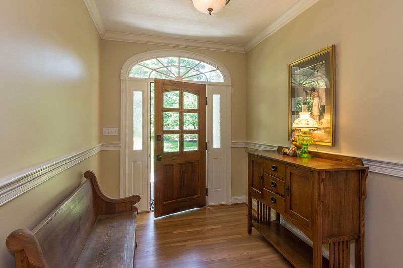 5255 Mountaincrest Dr, Knoxville, TN 37918
