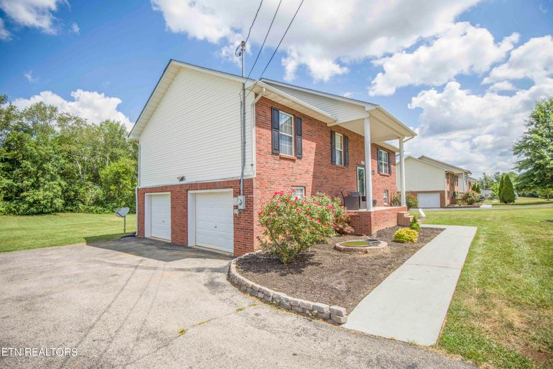 526 Academy Dr, Seymour, TN 37865