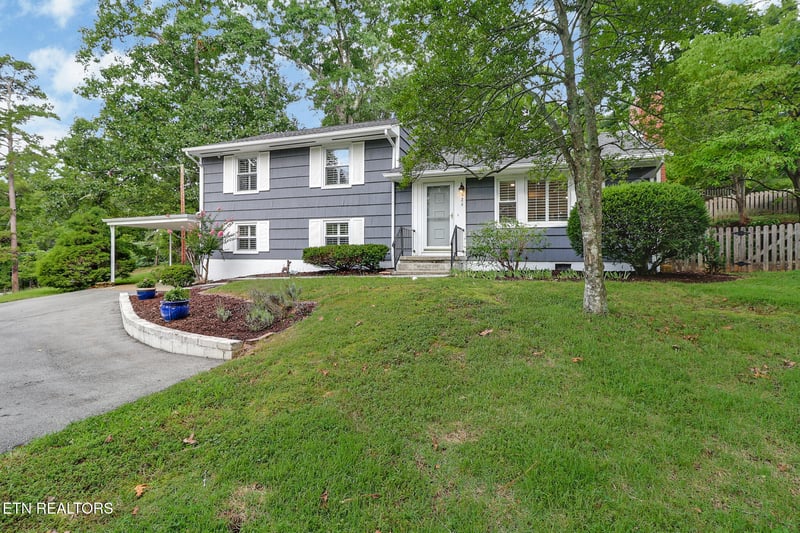 526 Delaware Ave, Oak Ridge, TN 37830