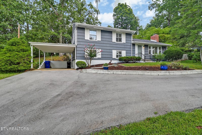 526 Delaware Ave, Oak Ridge, TN 37830