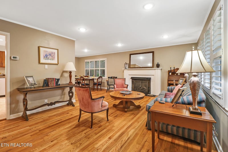 526 Delaware Ave, Oak Ridge, TN 37830
