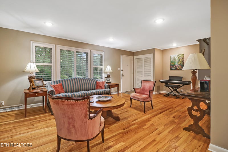 526 Delaware Ave, Oak Ridge, TN 37830