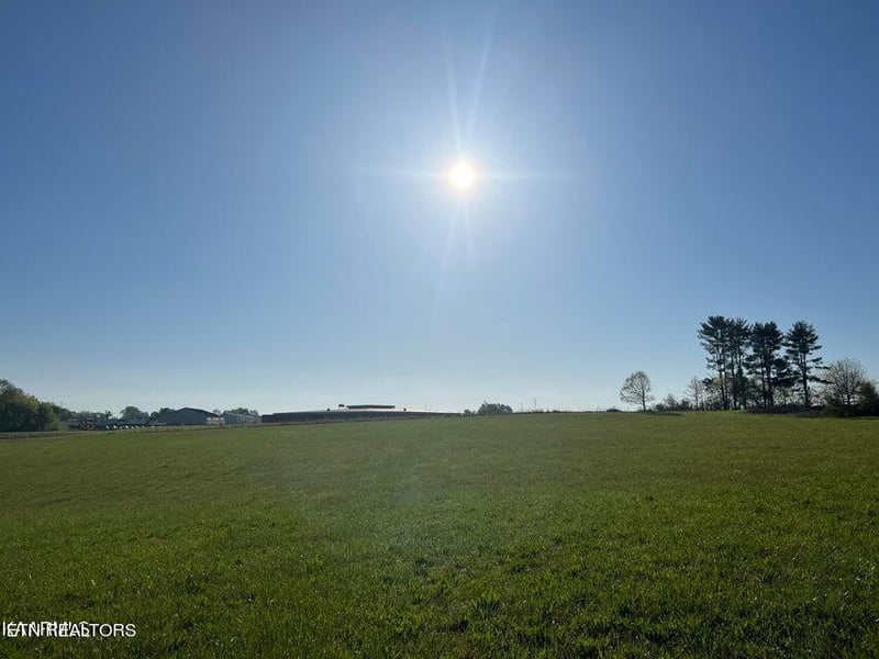 526 Hiwassee Rd, Madisonville, TN 37354