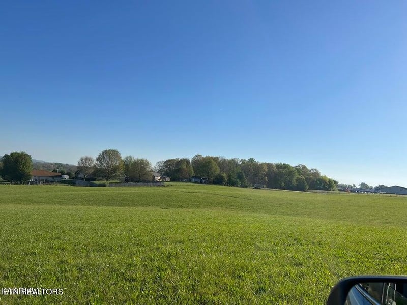 526 Hiwassee Rd, Madisonville, TN 37354