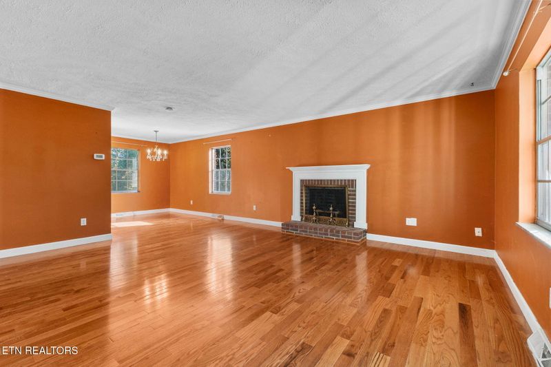 526 Margrave Dr, Harriman, TN 37748