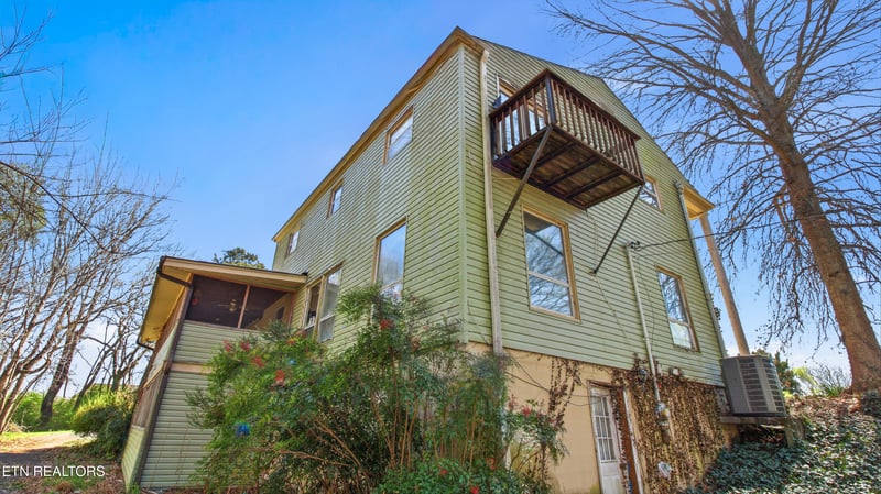 526 S Carter School Rd, Strawberry Plains, TN 37871