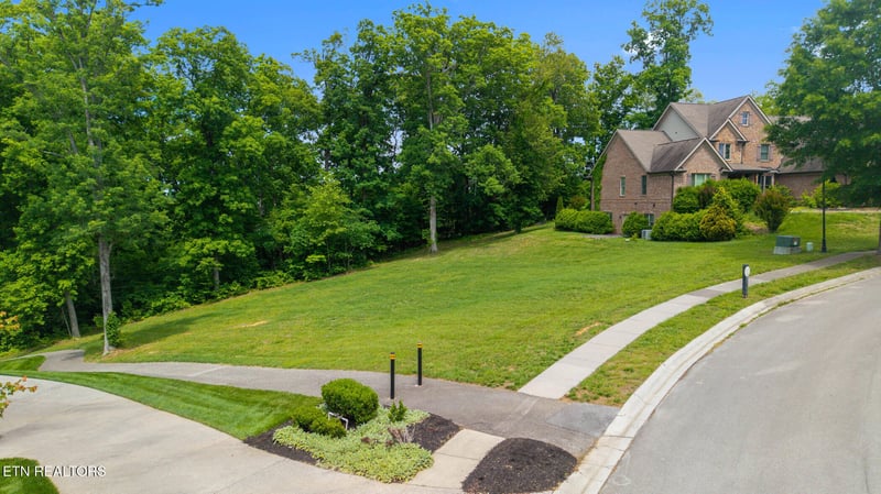 526 Stone Villa Ln, Knoxville, TN 37934
