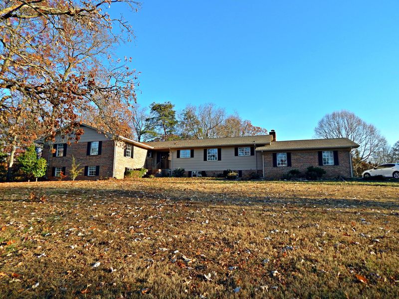 527 E Cunningham St, Alcoa, TN 37701