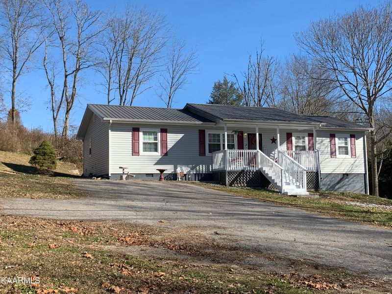 527 Glade Springs Rd, Lafollette, TN 37766