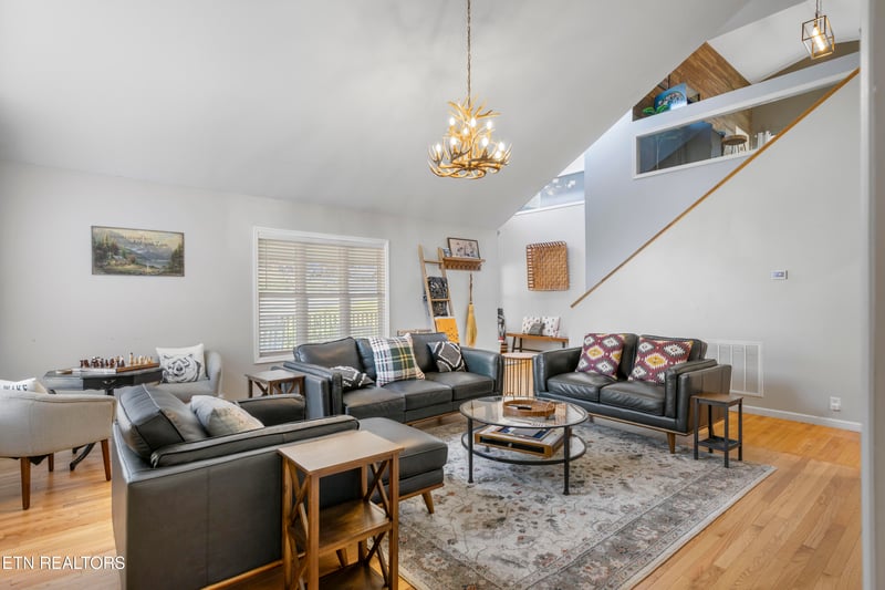527 Hawks Tr, Gatlinburg, TN 37738