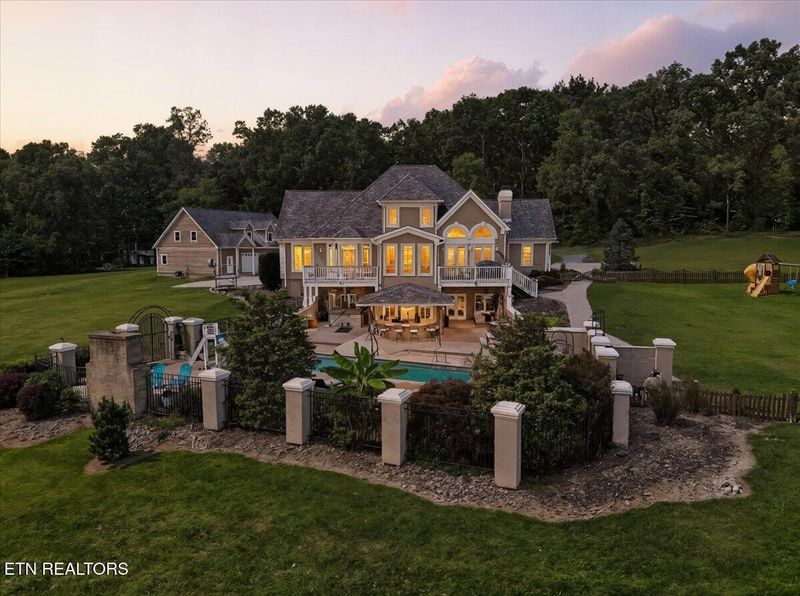 527 Mountain View Dr, Vonore, TN 37885