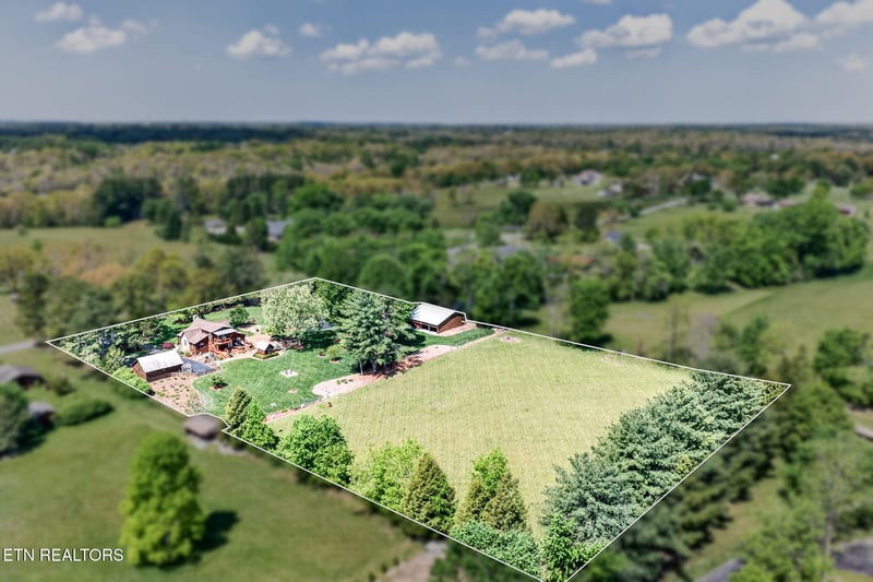 527 Open Range Rd, Crossville, TN 38555