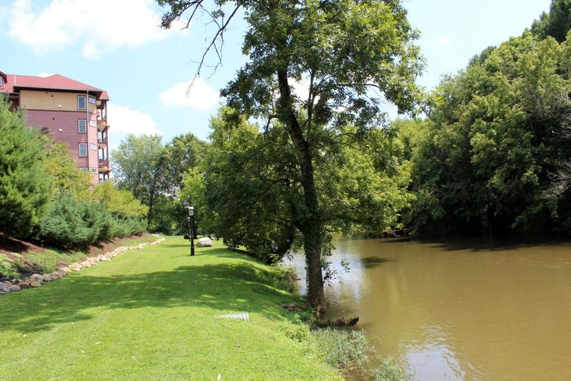 527 River Place Way #413, Sevierville, TN 37862