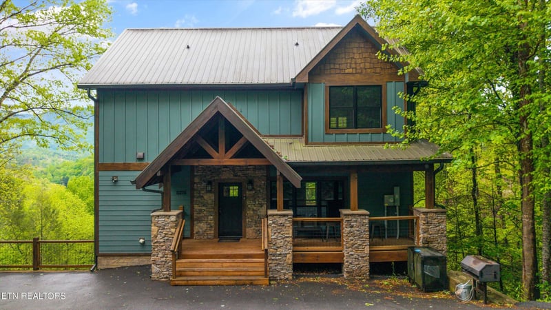 5276 Riversong Way, Sevierville, TN 37876