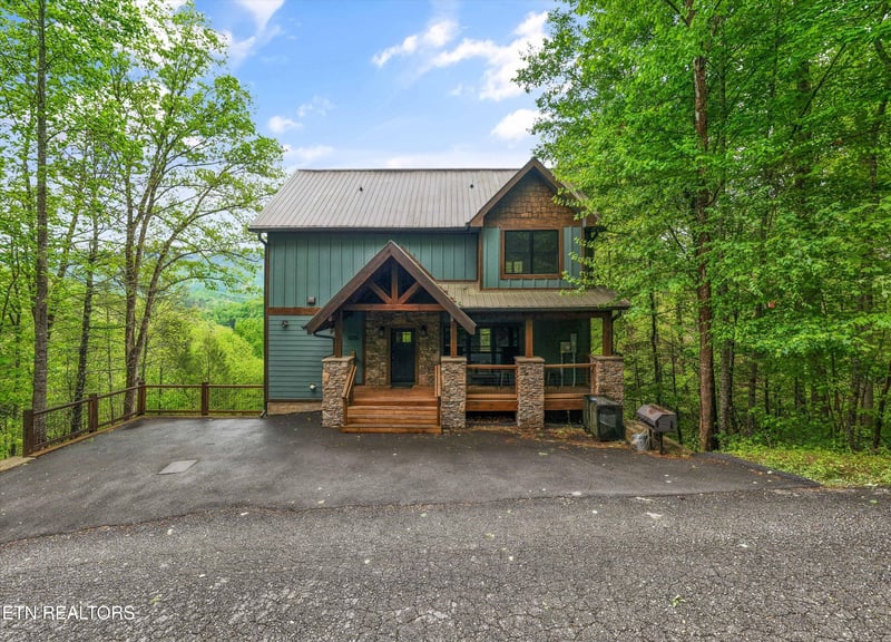 5276 Riversong Way, Sevierville, TN 37876