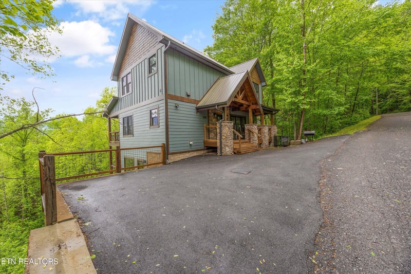 5276 Riversong Way, Sevierville, TN 37876