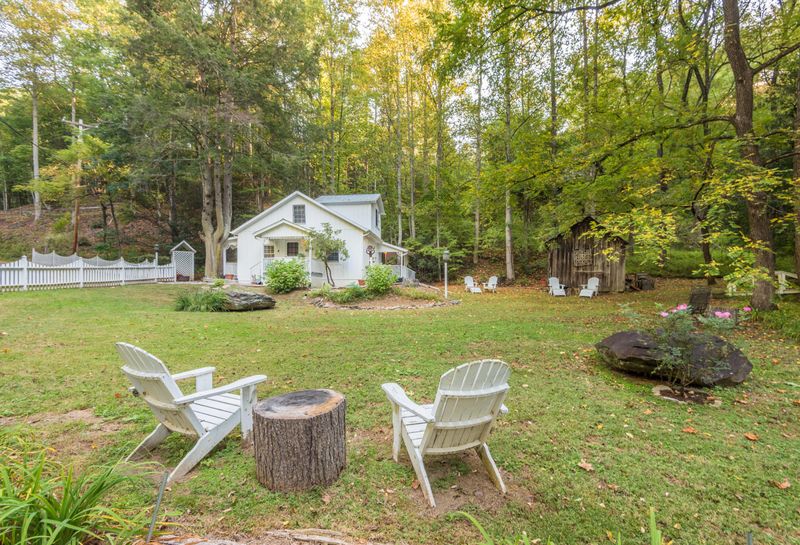 528 Beech Branch Rd, Gatlinburg, TN 37738