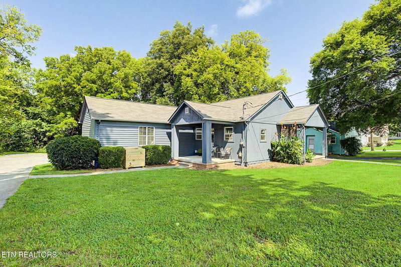 528 N College St, Madisonville, TN 37354