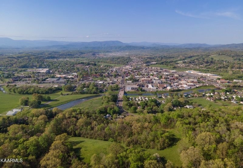 528 Panorama Dr, Sevierville, TN 37862