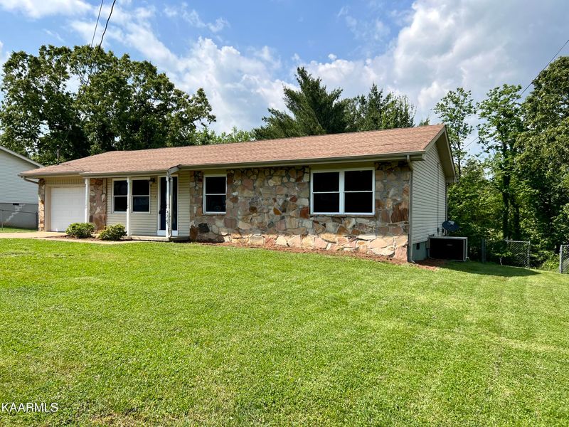 528 River Bend Dr, Loudon, TN 37774