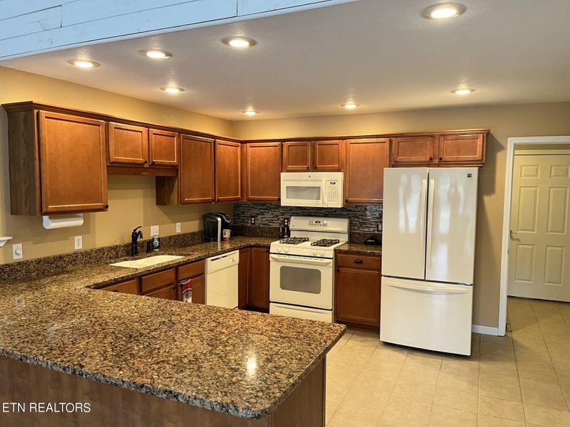 528 Yuchi Dr, Crossville, TN 38572