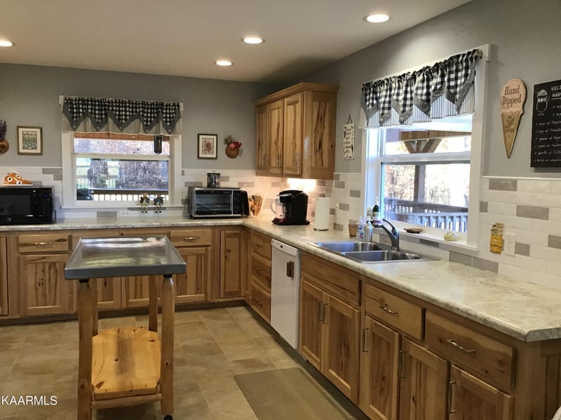 5285 Red Rd, Sparta, TN 38583