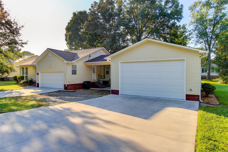 529 Oak St, Athens, TN 37303