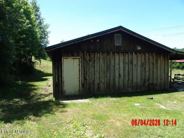5292 White Oak Rd, Duff, TN 37729