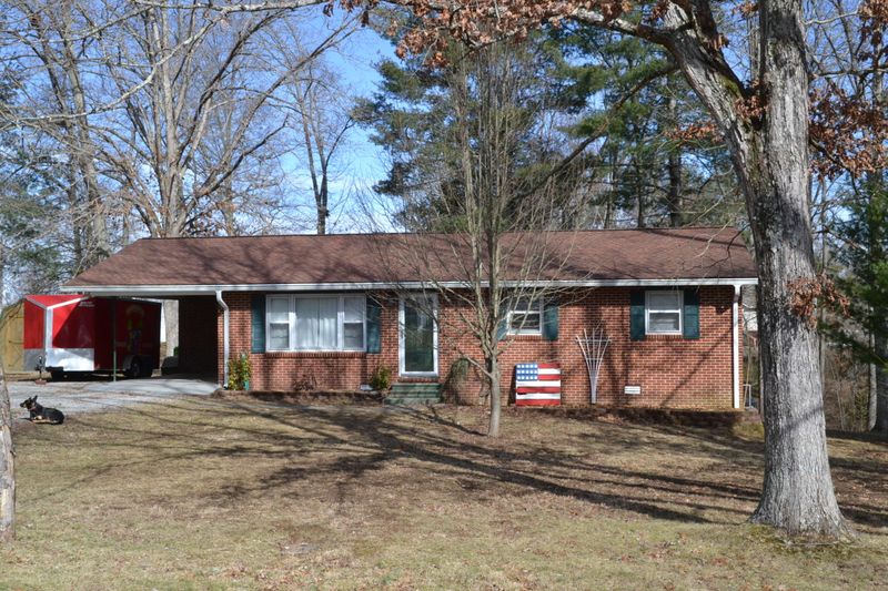 53 Circle Dr, Crossville, TN 38572
